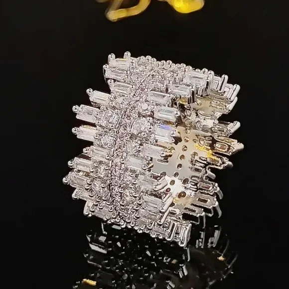 Luxe Cubic Zirconia Icicle Cocktail Ring Statement CZ Crystal Glam Ring - Picture 10 of 14